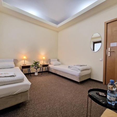 Helvetia Plus B&B - Private Rooms And Apartments Варшава Екстериор снимка