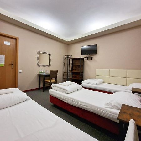 Helvetia Plus B&B - Private Rooms And Apartments Варшава Екстериор снимка