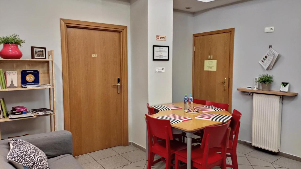 Helvetia Plus B&B - Private Rooms And Apartments Варшава Екстериор снимка