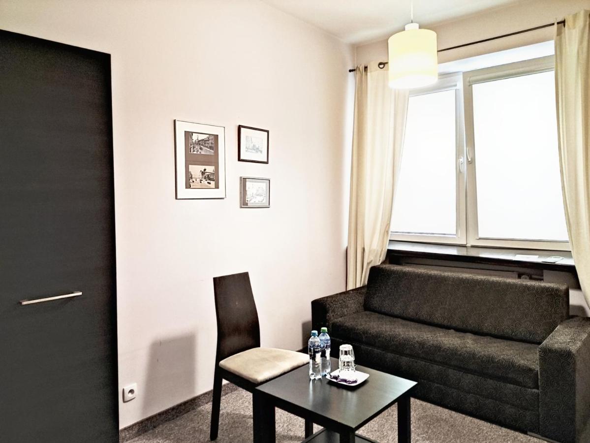 Helvetia Plus B&B - Private Rooms And Apartments Варшава Екстериор снимка