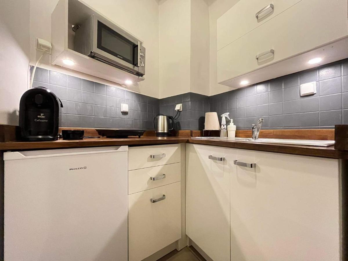 Helvetia Plus B&B - Private Rooms And Apartments Варшава Екстериор снимка