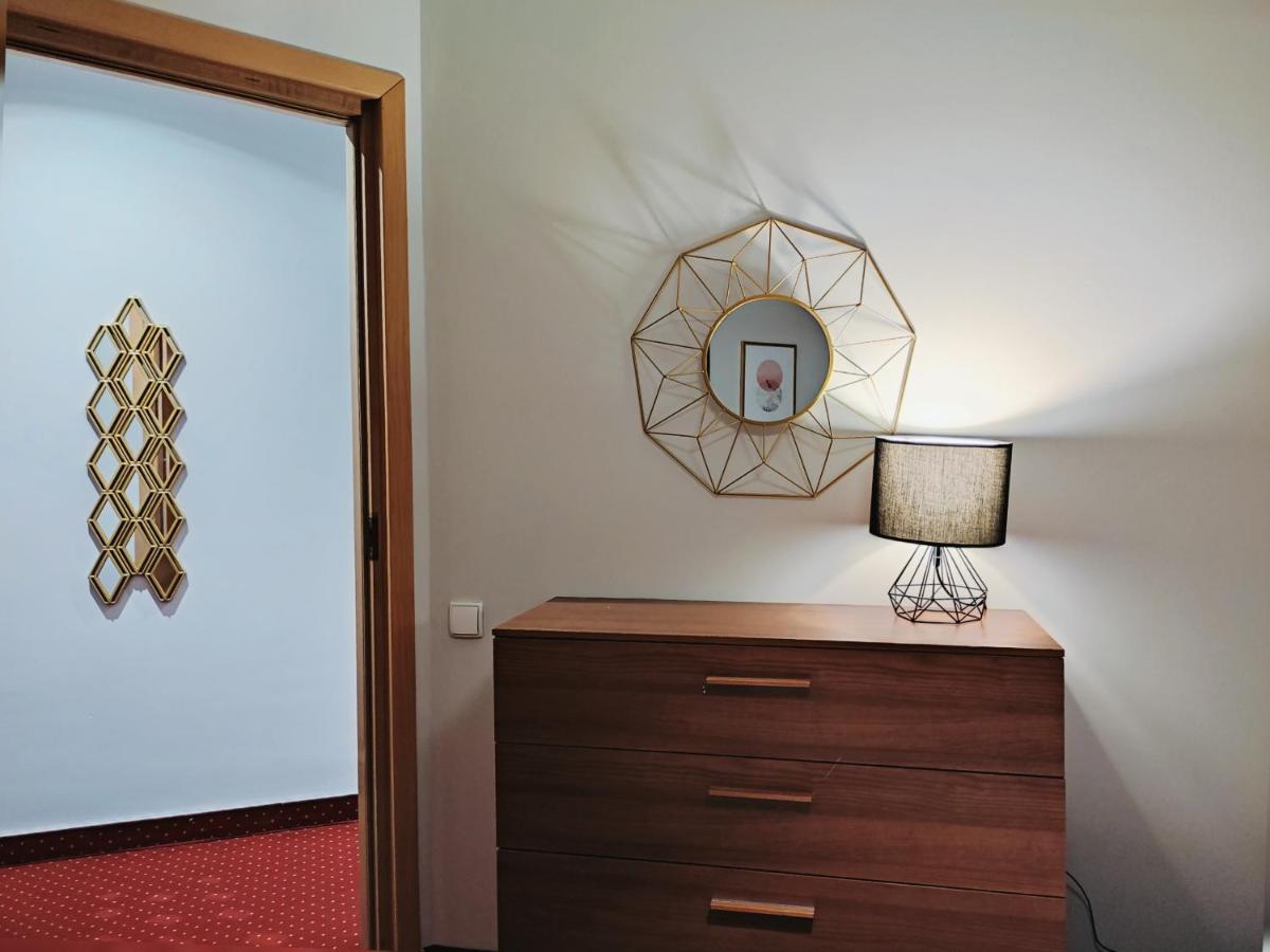Helvetia Plus B&B - Private Rooms And Apartments Варшава Екстериор снимка