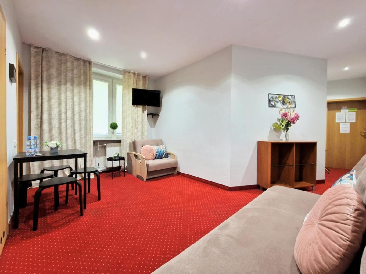 Helvetia Plus B&B - Private Rooms And Apartments Варшава Екстериор снимка